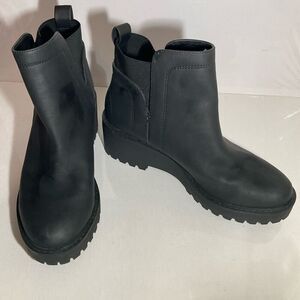 DV Dolce Vita, Rielle ankle bootie size 9.5 black faux leather